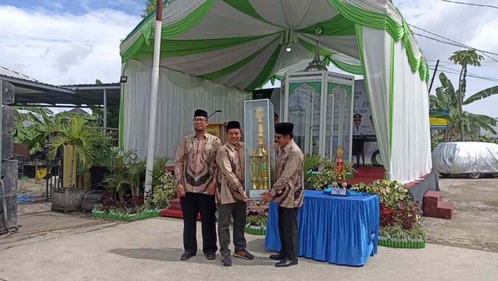 Wali Kota Samarinda Andi Harun melalui Camat Samarinda Ilir La Uje membuka Musabaqah Tilawatil Qur'an (MTQ) ke-53 Tingkat Kecamatan Samarinda Ilir, berlangsung di Jalan Abdul Aziz Samad, Sabtu (4/5/2024).
