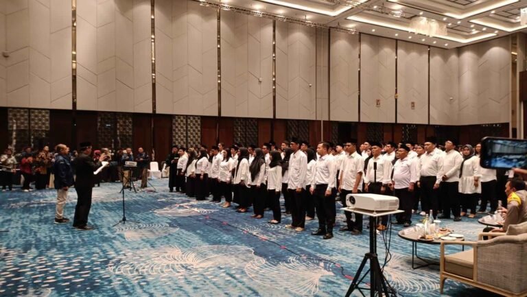 Siap Sukseskan Pilkada 2024, KPU Samarinda Lantik 177 PPS
Telah dibaca : 771 Kali.
Komisi Pemilihan Umum (KPU) Kota Samarinda secara resmi melantik 177 Panitia Pemungutan Suara (PPS) se-Kota Samarinda di Hotel Mercure Samarinda, Kalimantan Timur (Kaltim) Minggu (26/5/2024) malam.