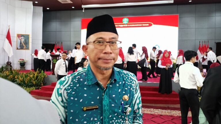 Kepala Dinas Pendidikan dan Kebudayaan (Kadisdikbud) Provinsi Kalimantan Timur (Kaltim) Muhammad Kurniawan menghadiri pelantikan 5.013 Pegawai Pemerintah dengan Perjanjian Kerja (PPPK) dan 50 Pejabat Manajerial (Administrator dan Pengawas) di lingkungan Pemerintah Provinsi Kaltim.
