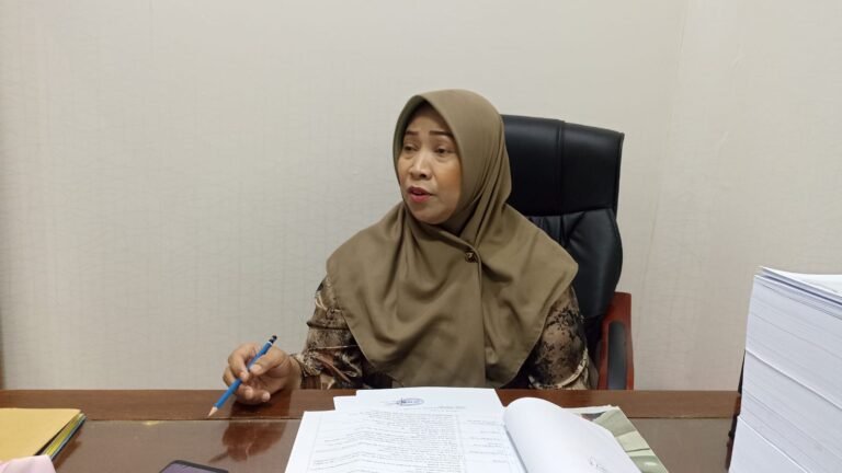 Puji Ingatkan Orang Tua Agar Beri Contoh Gunakan Medsos pada Anak Usia Dini
Telah dibaca : 796 Kali.
Ketua Komisi IV DPRD Kota Samarinda Kalimantan Timur (Kaltim) Sri Puji Astuti menegaskan, pendidikan anak usia dini dari keluarga merupakan kunci utama sebelum memasuki pendidikan dasar.