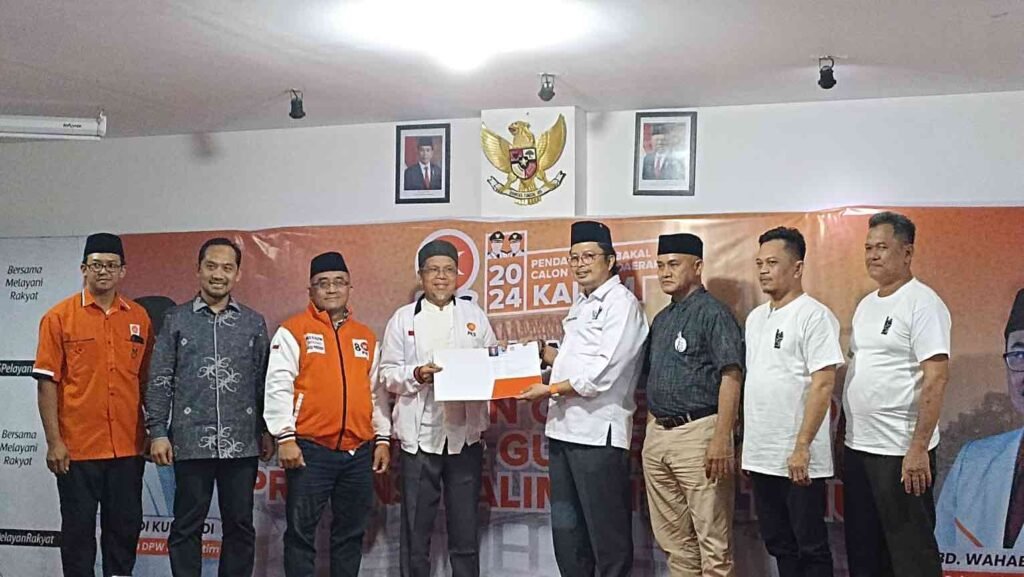 Wakil Ketua DPD RI Mahyudin mengembalikan berkas pendaftaran bakal calon kepala daerah (Bacakada) pemilihan gubernur (Pilgub) Provinsi Kalimantan Timur 2024 ke Dewan Pimpinan Wilayah (DPW) PKS Kaltim, Kamis (9/5/2024).