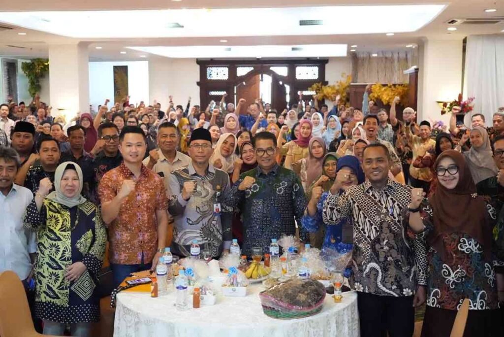 Penjabat (Pj) Gubernur Kalimantan Timur (Kaltim) Akmal Malik mendorong seluruh sekolah menengah kejuruan (SMK) untuk menyiapkan vokasi di bidang jasa.