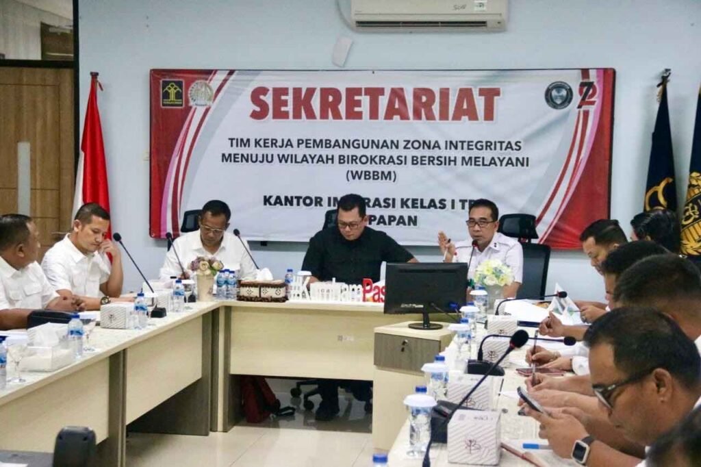 Kemenkumham Gelar Rapat Evaluasi Peninjauan IKN, Persiapan Pemindahan ASN Menuju IKN Kementerian Hukum dan Hak Asasi Manusia (Kemenkumham) menggelar rapat dalam rangka mempersiapkan proses pemindahan aparatur sipil negara (ASN) ke Ibu Kota Nusantara (IKN).