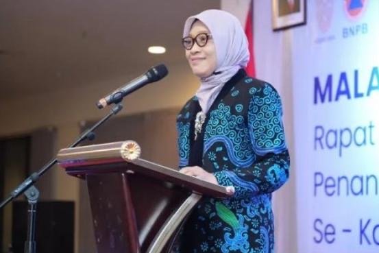 Imbau Tak Pasif Meski Tak Ada Bencana, Sekda Ajak Relawan Aktif Edukasi Masyarakat Sekretaris Daerah (Sekda) Kalimantan Timur (Kaltim) Sri Wahyuni mengimbau para relawan bencana untuk selalu aktif meskipun tidak terjadi bencana dengan melakukan edukasi dan penyadaran ke masyarakat, termasuk membangun jejaring sesama relawan.