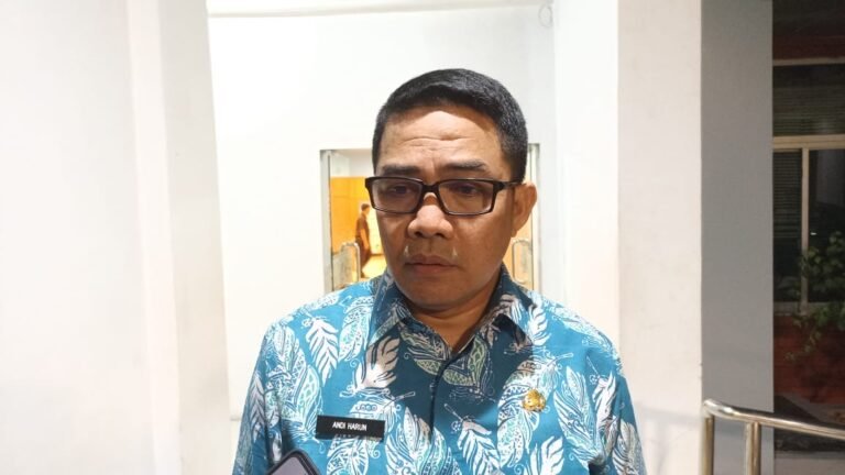 Wali Kota Samarinda Kalimantan Timur (Kaltim) Andi Harun menyambut kunjungan kerja (Kunker) yang bertujuan menjalin kerja sama antara Pemerintah Kota (Pemkot) Samarinda dengan Pemkot Pare-Pare, Sulawesi Selatan di Balai Kota, Jumat (3/5/2024).