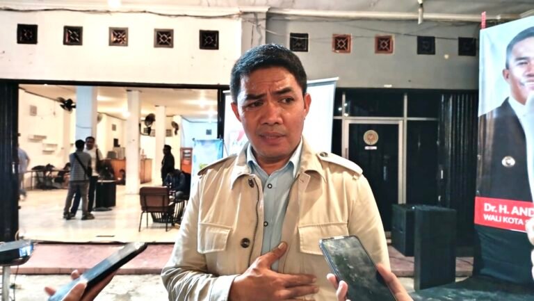 Wali Kota Samarinda Andi Harun menghadiri diskusi bertema "Menakar Visi Misi Figur Calon Wakil Wali Kota Samarinda di Pilkada 2024-2029" berlangsung di Setiaphari Coffee, Jalan Ir Juanda Samarinda, Kalimantan Timur,/ (Kaltim), Sabtu (8/6/2024).
