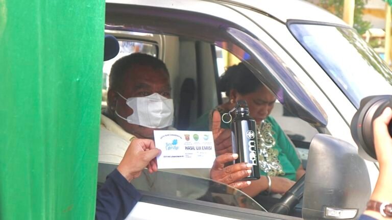 Upaya Kurangi Pencemaran Udara di Samarinda, DLH Gelar Uji Emisi Kendaraan Bermotor
Telah dibaca : 860 Kali.
Uji Emisi Gas Buang Kendaraan Bermotor yang diinisiasi oleh Dinas Lingkungan Hidup (DLH) Provinsi Kalimantan Timur dan Kota Samarinda resmi dibuka Selasa (25/6/2024).