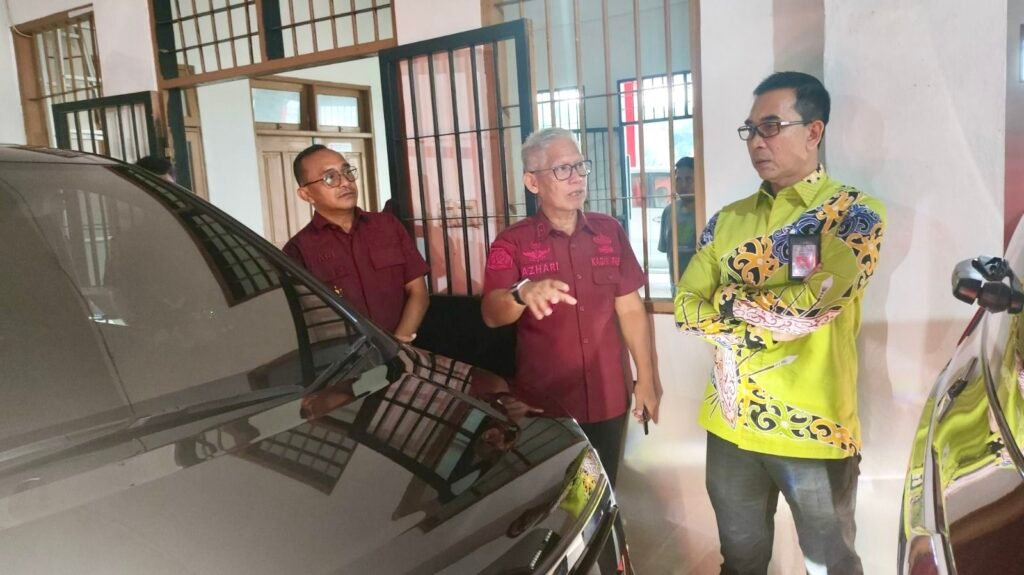KPK Akan Titip Banyak Sitaan, Kakanwil Minta Rupbasan Samarinda Perluas Gudang Penyimpanan Kepala Kantor Wilayah Kementerian Hukum dan HAM (Kemenkumham) Kalimantan Timur (Kaltim) Gun Gun Gunawan meminta Rumah Penyimpanan Benda Sitaan Negara (Rupbasan) Kelas I Samarinda dapat memperluas kapasitas gudang penyimpanannya.