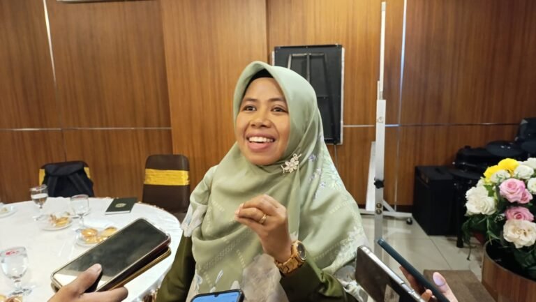 Komisi Pemilihan Umum (KPU) Kota Samarinda, yang diwakili oleh Divisi Sosialisasi Pemilih, Partisipasi Masyarakat, dan Sumber Daya Manusia KPU Samarinda Yustiani menghadiri Rapat Koordinasi Tahapan Persiapan Menjelang Pilkada 2024.