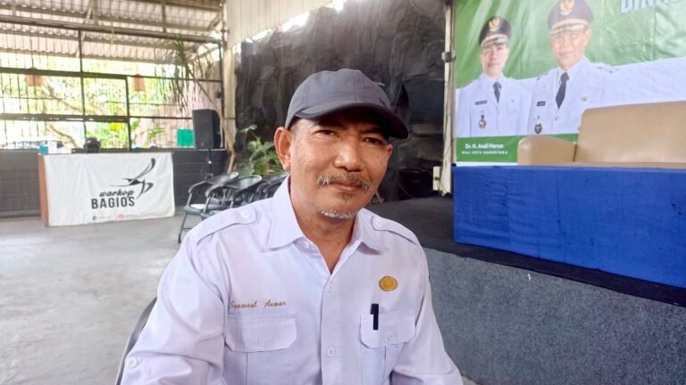 Syamsul Anwar Tegaskan Pentingnya Peran Media Mengawal Kebijakan Pemerintah
Telah dibaca : 828 Kali.
Kepala Bidang Sarana Komunikasi dan Desiminasi Komunikasi Dinas Komunikasi dan Informasi (Diskominfo) Kota Samarinda, Syamsul Anwar menyampaikan pentingnya peran media dalam mengawal dan menyebarluaskan informasi terkait kebijakan pemerintah.