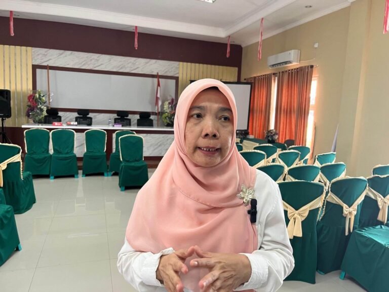 Menjelang perayaan Idul Adha yang jatuh pada 17 Juni 2024, Dinas Peternakan dan Kesehatan Hewan (Disnakkeswan) Kalimantan Timur (Kaltim) akan membentuk tim khusus untuk melakukan inspeksi kesehatan hewan kurban.