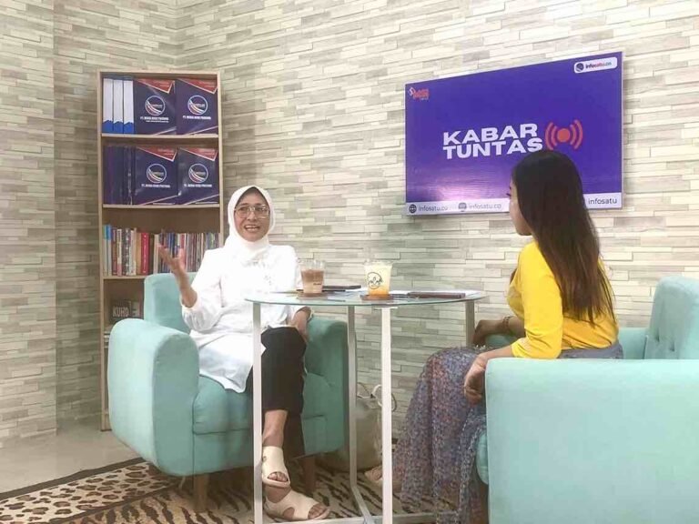 Soal Biaya Pendidikan, Hetifah Tekankan Pentingnya Transparansi
Telah dibaca : 821 Kali.
Wakil Ketua Komisi X DPR RI Hetifah Sjaifudian menyebut satu-satunya sektor yang diamanatkan dalam UUD sekurang-kurangnya 20 persen dari APBN atau ABPD hanyalah pendidikan.