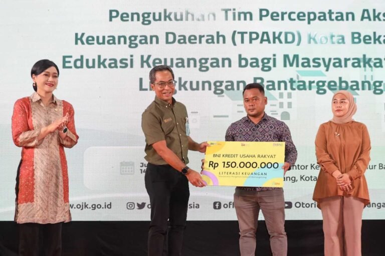 Perkuat Literasi dan Inklusi Keuangan, BNI Edukasi Masyarakat Pengelola Sampah
Telah dibaca : 870 Kali.
BNI merasa ikut bertanggung jawab terhadap lingkungan dan masyarakat, khususnya dalam pengelolaan sampah dengan mendirikan bank sampah.