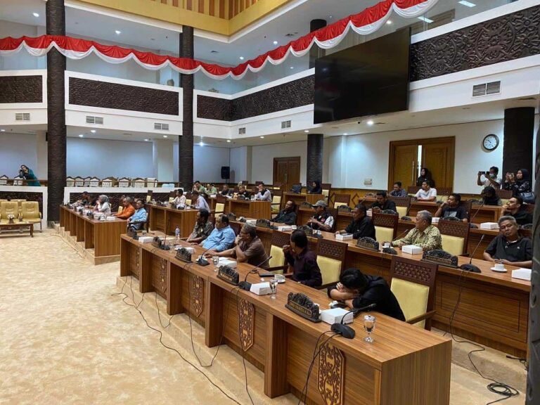 Protes Relokasi Pasar Buah, Pedagang dan Buruh Bongkar Muat Minta Solusi Terbaik
Telah dibaca : 840 Kali.