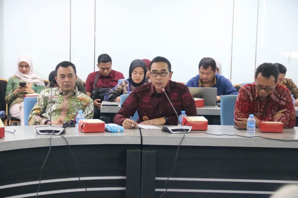 Audiensi dengan Pemprov Kaltara, Kemenkumham Siapkan Pembangunan Kanwil Baru di Bulungan Semangat tinggi terpancar dari Tim Kementerian Hukum dan HAM (Kemenkumham), Kementerian Pendayagunaan Aparatur Negara dan Reformasi Birokrasi (Kemenpan RB), serta Kementerian Agraria dan Tata Ruang (ATR) yang menempuh perjalanan darat, udara, dan laut untuk melakukan kunjungan kerja ke Provinsi Kalimantan Utara (Kaltara).