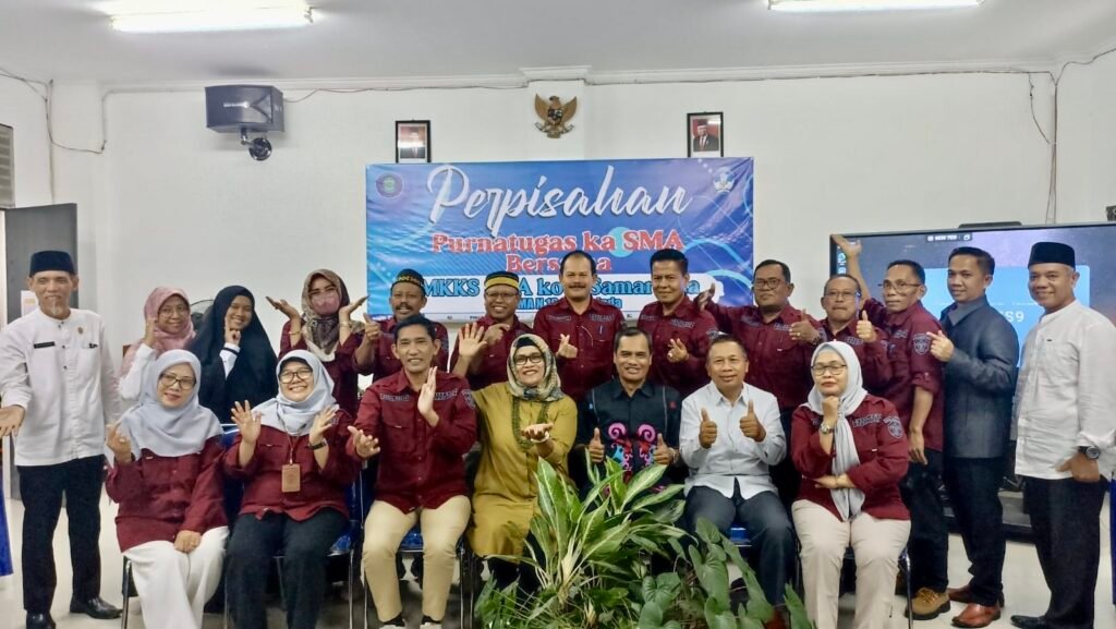 Ketua Musyawarah Kerja Kepala Sekolah (MKKS) SMA Samarinda Abdul Rozak Fahrudin memimpin acara perpisahan bagi empat kepala sekolah yang telah memasuki masa purnatugas.