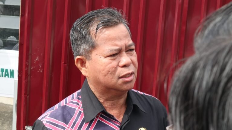 Proyek Ruang Terbuka Publik (RTP) Embracing The Sun di kawasan Pasar Segiri, Samarinda merupakan hasil kerjasama antara Pemerintah Kota Samarinda dengan berbagai mitra strategis.