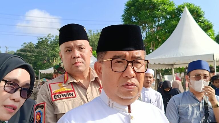 Penjabat (Pj) Gubernur Kalimantan Timur (Kaltim) Akmal Malik merayakan Hari Raya Iduladha 1445 Hijriah 2024 untuk pertama kalinya di provinsi yang dikenal sebagai Benua Etam.