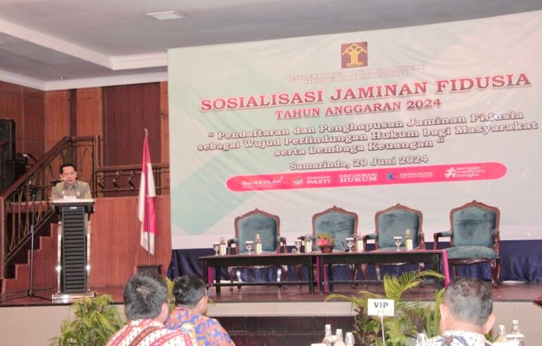 Dalam upaya meningkatkan pengetahuan masyarakat dan para pemangku kepentingan mengenai pendaftaran dan penghapusan jaminan fidusia, Kantor Wilayah Kemenkumham Kalimantan Timur (Kaltim) menyelenggarakan sosialisasi bertema “Pendaftaran dan Penghapusan Jaminan Fidusia Sebagai Wujud Perlindungan Hukum Bagi Masyarakat Serta Lembaga Keuangan”.