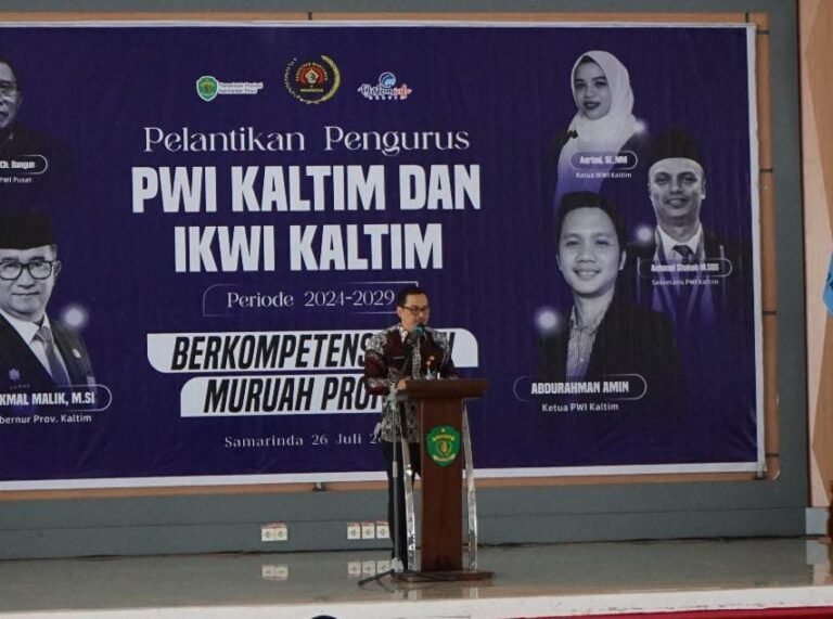 Pentingnya Peran Stategis Wartawan Dalam Mengawal Pembangunan Daerah
Telah dibaca : 813 Kali.
Dalam era keterbukaan informasi, Kepala Diskominfo Kalimantan Timur (Kaltim) Muhammad Faisal menekankan, wartawan memainkan peran vital dalam menyampaikan informasi yang berimbang, cepat dan akurat kepada masyarakat.