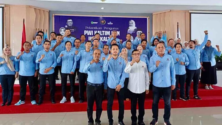 Pengurus Persatuan Wartawan Indonesia (PWI) dan Ikatan Keluarga Wartawan Indonesia (IKWI) Kalimantan Timur (Kaltim) periode 2024-2029 resmi dilantik oleh Ketua PWI Pusat Hendry Ch. Bangun.