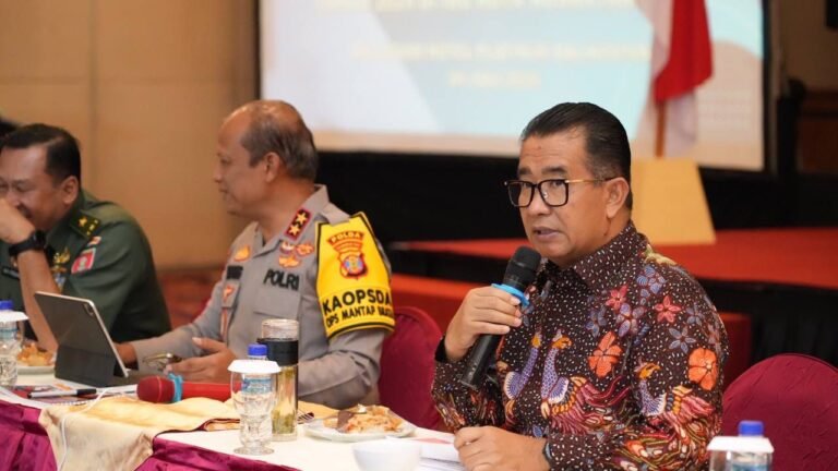 Penjabat (Pj) Gubernur Kalimantan Timur (Kaltim) Akmal Malik menegaskan momentum pelaksanaan Upacara HUT ke 79 Kemerdekaan RI Nasional yang akan dipusatkan di Ibu Kota Nusantara (IKN) harus dipersiapkan sesempurna mungkin.