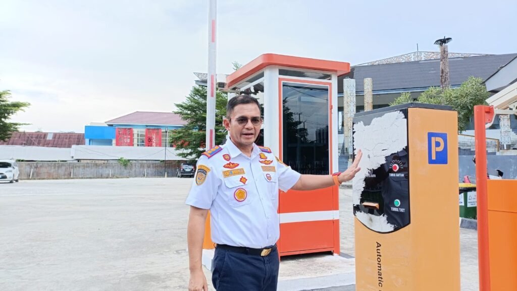 Parkir di Taman Samarendah Dilarang, Dishub Siapkan Sanksi Berat Bagi Pelanggar Dinas Perhubungan (Dishub) Kota Samarinda, mulai Kamis 1 Agustus 2024 menerapkan kebijakan larangan parkir di Taman Samarendah setelah mensosialisasikan dalam waktu sepekan.