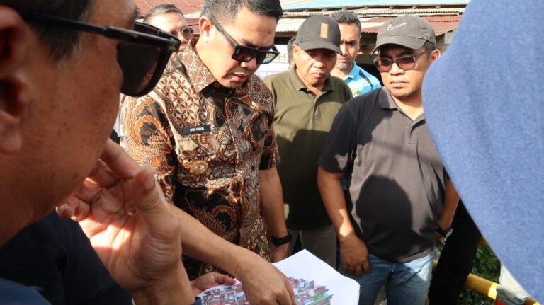 Wali Kota Samarinda Andi Harun melakukan peninjauan proyek drainase di Antasari 2 sebagai bagian dari program pengendalian banjir yang bekerja sama dengan Bidang Sumber Daya Air (SDA) Dinas Pekerjaan Umum dan Penataan Ruang (PUPR) Provinsi Kalimantan Timur (Kaltim).