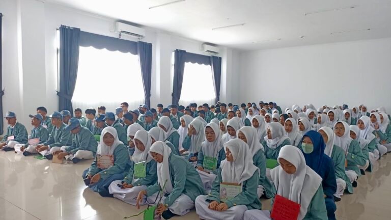 Masa Pengenalan Lingkungan Sekolah (MPLS) di SMA 14 Samarinda, Kalimantan Timur (Kaltim) telah di mulai.