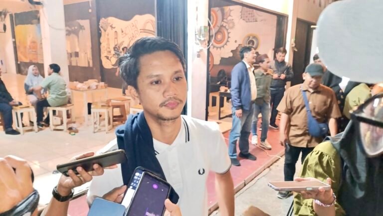 Ketua Persatuan Wartawan Indonesia (PWI) Kalimantan Timur (Kaltim), Abdurrahman Amin, menekankan pentingnya meningkatkan peran media dalam mengawal dan mengawasi jalannya Pemilihan Kepala Daerah (Pilkada) Serentak 2024 di Kaltim.