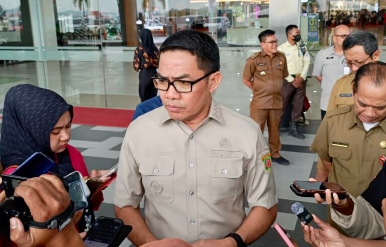 Tidak Hanya Menciptakan Ketertiban, Andi Harun Pastikan Parkir Non Tunai Tingkatkan Pendapat Daerah
Telah dibaca : 825 Kali.
Wali Kota Andi Harun menekankan pentingnya sistem parkir non tunai untuk mendukung pendapatan daerah dan menciptakan ketertiban di sektor parkir.