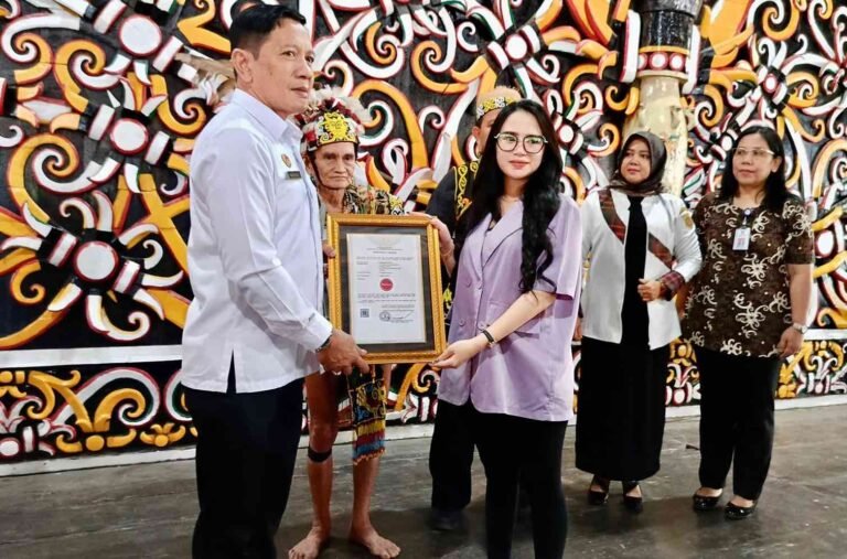 Dua media online di bawah naungan Media Sukri Indonesia (MSI Group), Infosatu.co dan Narasi.co, resmi menerima Sertifikat Merek dari Kemenkumham Kalimantan Timur (Kaltim) melalui Ditjen Kekayaan Intelektual (DJKI), Rabu (31/7/2024).