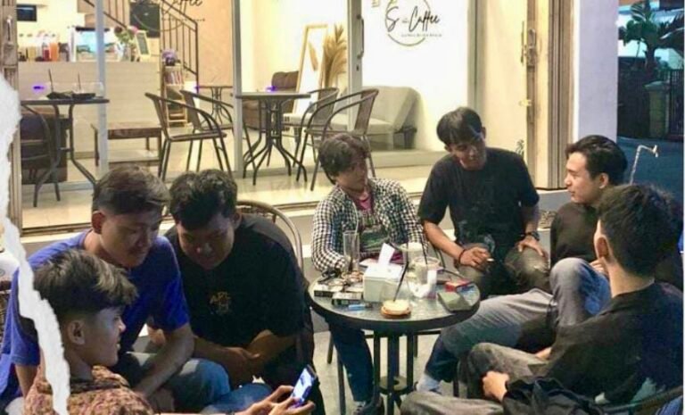 SCaffe Beri Diskon Hingga 50 Persen Bagi Wartawan
Telah dibaca : 806 Kali.
Terletak di Jalan Untung Suropati C-24 Karpotek, S-Caffe menawarkan tempat nongkrong yang nyaman dengan beragam menu kopi dan makanan ringan, menjadi favorit bagi banyak orang, khususnya wartawan.