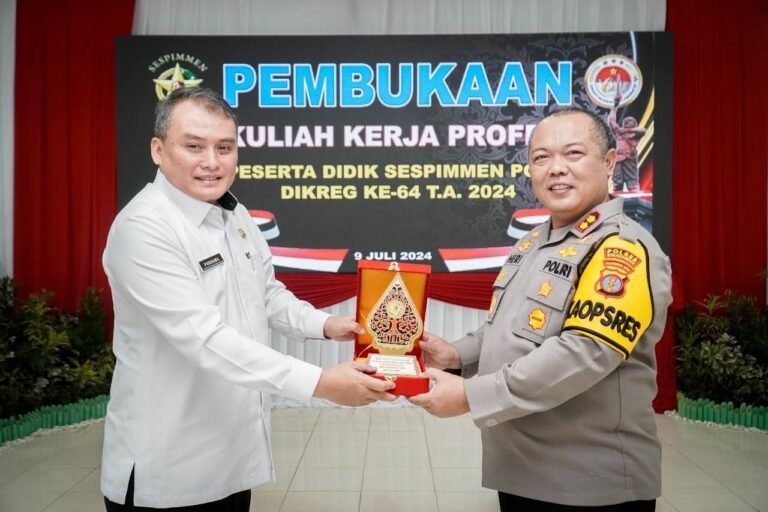 Kepolisian Daerah (Polda) Kalimantan Timur (Kaltim) melalui Mapolres Kutai Kartanegara (Kukar) sukses menggelar pembukaan Praktek Kerja Profesi (PKP) bagi peserta didik (Serdik) Sespimmen Polri Dikreg Ke-64 Tahun 2024.