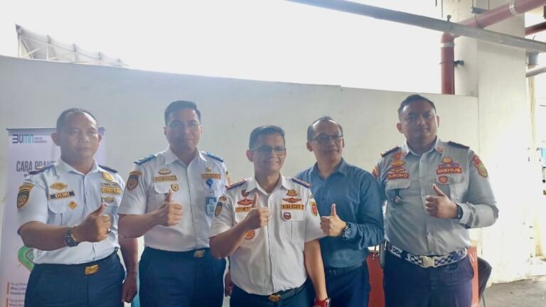 Pemerintah Kota Samarinda melalui Dinas Perhubungan (Dishub) mulai memberlakukan pembayaran parkir non tunai di seluruh tempat parkir otonom, seperti rumah sakit, mal, dan tempat usaha lainnya pada 1 Juli 2024.