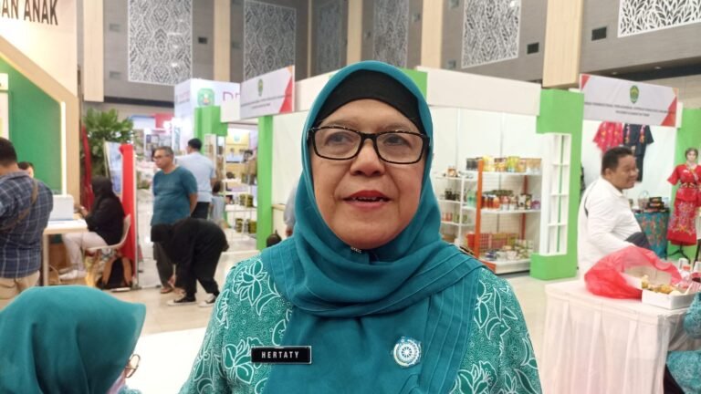 Jelang peringatan HUT ke-79 Republik Indonesia, Tim Penggerak PKK Kalimantan Timur (Kaltim) turut berpartisipasi menggelar berbagai kegiatan lomba di Kaltim Expo 2024 berlangsung di Convention Hall Sempaja, Samarinda.