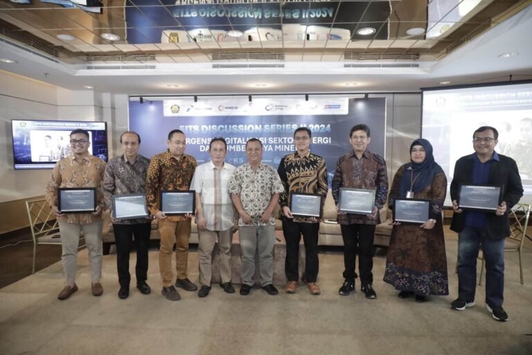 Tingkatkan Kontribusi Pertumbuhan Ekonomi, ESDM Genjot Digitalisasi Produksi
Telah dibaca : 912 Kali.
Guna menjawab tantangan produksi yang maksimal dan tetap efisien, Energi Sumber Daya Mineral (ESDM) Indonesia genjot digitalisasi produksi.