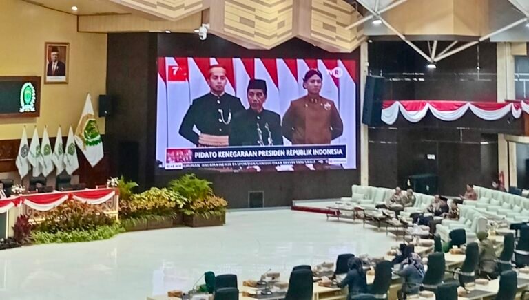 Presiden Republik Indonesia Joko Widodo menyampaikan permohonan maaf yang tulus kepada seluruh rakyat Indonesia menjelang akhir masa jabatannya yang telah berlangsung selama dua periode atau sepuluh tahun.