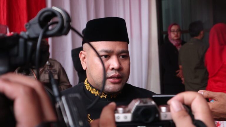 Akhmed Reza Ajak Pemuda Siapkan Diri Sambut Peluang IKN
Telah dibaca : 951 Kali.
Dalam momentum peringatan Hari Ulang Tahun (HUT) Kemerdekaan Republik Indonesia ke-79, Ketua Komisi IV DPRD Kalimantan Timur (Kaltim) Akhmed Reza Fachlevi mengingatkan pentingnya pemuda Kaltim untuk mengambil peran strategis dalam menyambut peluang besar dari relokasi Ibu Kota Nusantara (IKN) ke Bumi Etam.