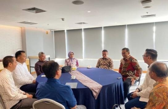 Majukan Ekonomi Kutim, Pemprov Optimis Izin Operasional KEK MBTK Segera Terbit Asisten Perekonomian dan Administrasi Pembangunan Ujang Rahmad mengungkapkan, pihaknya telah menerima izin dari KLHK terkait pengoperasian pelabuhan Kawasan Ekonomi Khusus Maloy Batuta Trans Kalimantan (KEK MBTK).