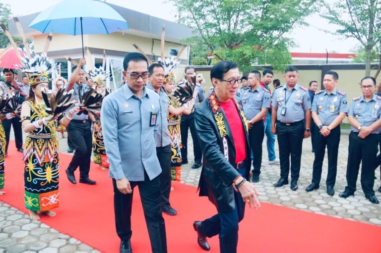 Menteri Hukum dan HAM, Yasonna H Laoly, mengikuti Rapat Kabinet Paripurna di Istana Garuda, Ibu Kota Nusantara (IKN), Kalimantan Timur (Kaltim) pada Senin (12/8/2024).