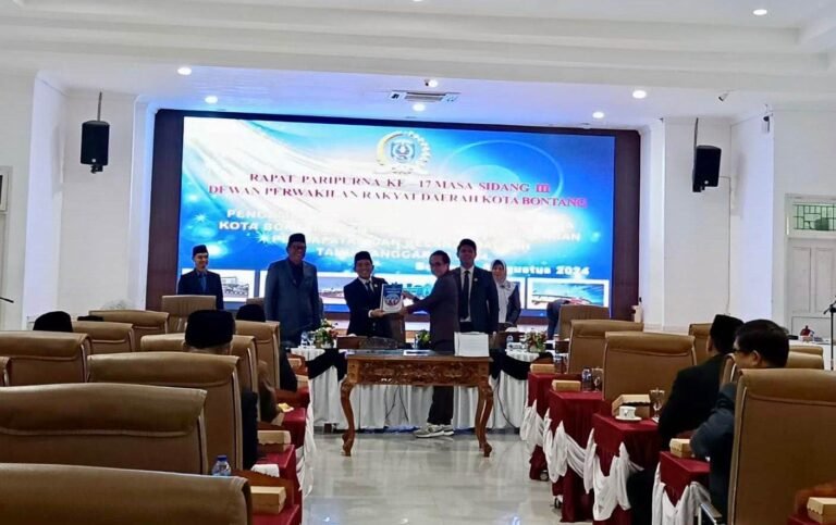 Pemerintah Kota (Pemkot) Bontang dan DPRD Kota Bontang mengesahkan Anggaran Pendapatan dan Belanja Daerah (APBD) perubahan tahun 2024 dengan total anggaran yang melonjak tajam menjadi Rp3,3 triliun.