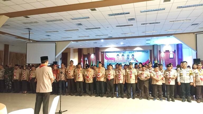Memperingati Hari Pramuka ke-63, Kwartir Daerah Gerakan Pramuka Provinsi Kalimantan Timur (Kwarda Kaltim) menggelar serangkaian acara yang diawali dengan Gala Dinner dan penyematan tanda penghargaan bagi tokoh-tokoh pramuka di Bontang, Selasa (13/8/2024).