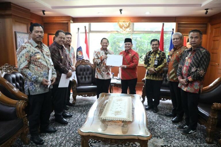 Masa Jabatan Pj Gubernur Sultra Andap Budhi Diperpanjang
Telah dibaca : 781 Kali.