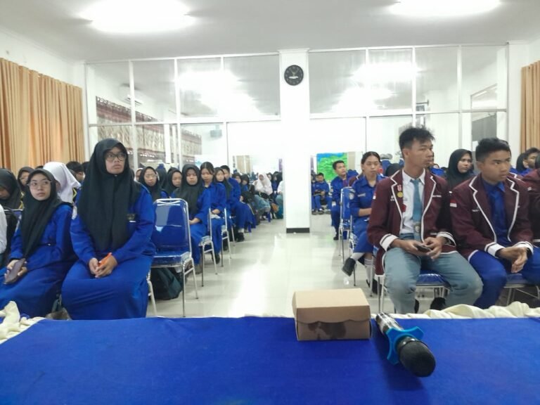 Mubes ke-6 SMAN 16 Samarinda Dibuka, Abdul Rozak Tekankan Program Relevan
Telah dibaca : 942 Kali.