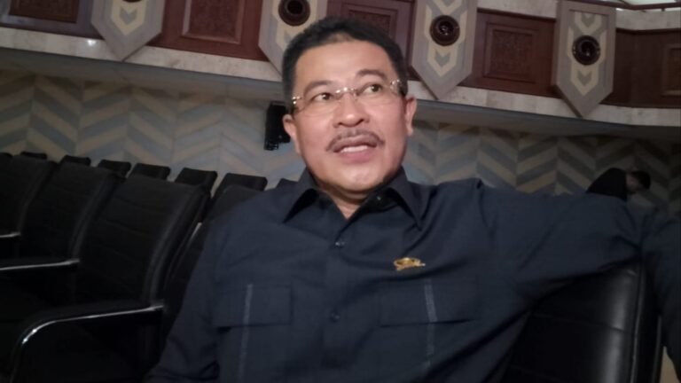 Darlis Pattalongi Dorong Peningkatan Fasilitas dan Integritas Tenaga Kesehatan
Telah dibaca : 988 Kali.