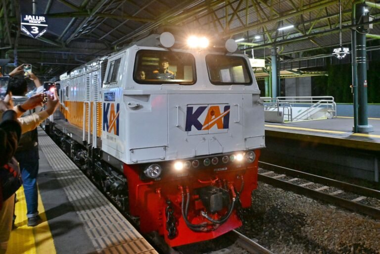 Kemenhub Siapkan Kereta Api Tanpa Transit untuk Masyarakat Saat Nataru 2024-2025
Telah dibaca : 1.028 Kali.