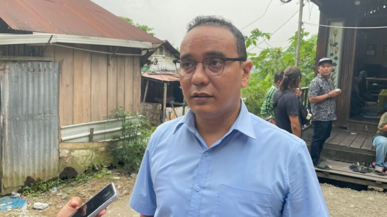 3 Murid vs 1 Guru, Novan Sebut Perlu Ada Efek Jera
Telah dibaca : 1.021 Kali.