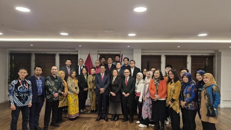 Menkum Temui Diaspora di Inggris, Bahas Visa, Investasi, hingga Perlindungan Hukum
Telah dibaca : 932 Kali.