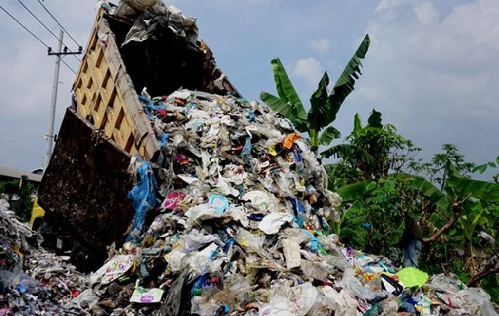 Libur Panjang, Petugas Kebersihan Harus Lembur